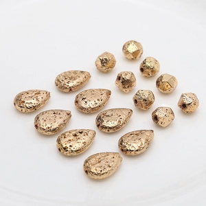 Perles dorées et pendentifs gouttes avec texture lave pour fabrication de bijoux DIY