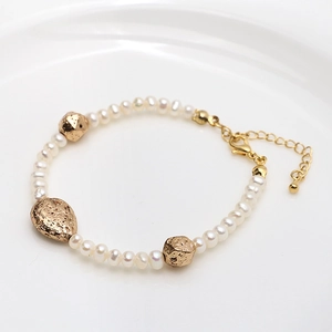 Bracelet de perles fait main avec billes d'or facettées et fermoir mousqueton réglable