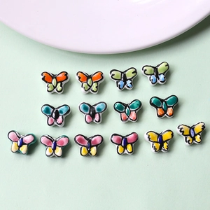 Perline a farfalla in ceramica dipinte a mano in vari colori per la creazione di gioielli