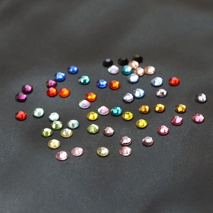 Bunte facettierte Kristall-Strasssteine für DIY Barock-Teufelsaugen und Schmuckdesign