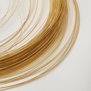 Carrete de alambre trenzado texturizado chapado en oro de 14K para joyería hecha a mano