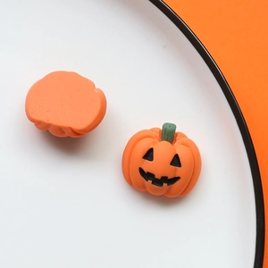Ciondoli in resina a forma di zucca di Halloween con retro piatto per gioielli fai da te