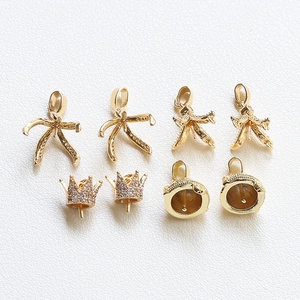 Detailed view of 18K gold-plated bow and crown jewelry findings for DIY pearl pendants