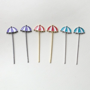 Detailansicht bunter Emaille-Regenschirm-Anhänger für DIY-Schmuck mit Barockperlen