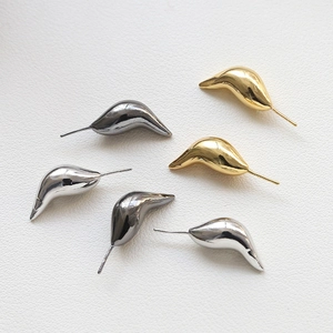 Polished minimalist drop earrings set in gold, silver, and gunmetal finishes