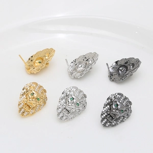 Pendientes de cabeza de león con circonitas y ojos verdes en oro, plata y negro