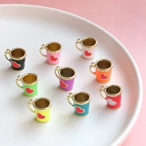 Ciondoli in Lega a Forma di Mini Tazza Smaltata con Cuore per Orecchini e Portachiavi Fai da Te Accessori Gioielli 9 Colori
