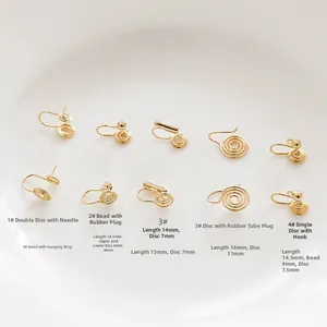 Vue macro des convertisseurs de boucles d'oreilles spirales dorés avec dimensions