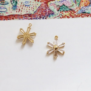 Schneeflocke DIY Anhänger mit 18k Goldbeschichtung und funkelnden Zirkoniasteinen