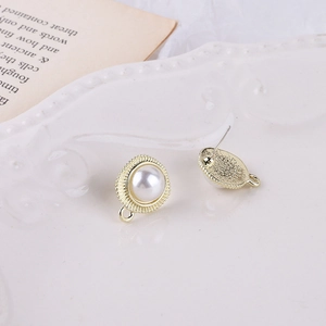 Detail von Vintage Gold-Perlenohrring-Charm mit Schlaufe für DIY-Schmuckherstellung