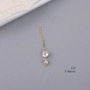 Dettaglio catena a nappa dorata 5x46mm con zirconi per la creazione di gioielli fai-da-te