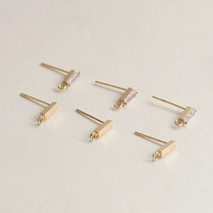 Boucles d'oreilles rectangulaires dorées avec zircon et anneaux de suspension pour bijoux