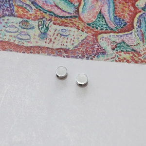 Deux perles d'espacement rondes et plates en métal argenté pour bijoux DIY