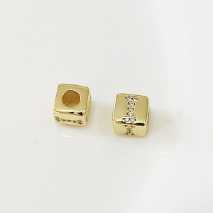 Perla a cubo dorata con lettera I in zircone scintillante per gioielli fai-da-te