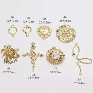 Tableau des tailles pour 8 types de pendentifs géométriques dorés en forme de tournesol