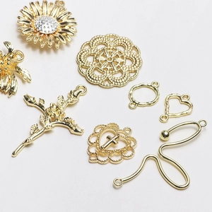 Pendentifs tournesol et croix de rose dorés pour la création de bijoux DIY