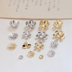 Verschiedene goldene und silberne Blüten-Perlenkappen für DIY-Schmuck und Ohrringe