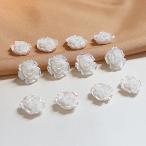 Vintage witte hars rozenbloem bedeltjes met parelglans effect voor DIY oorbellen maken