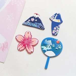 Vista superior de colgantes japoneses Ukiyo-e del Monte Fuji y Kimono para DIY