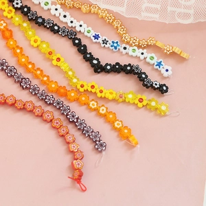 Mini perles fleurs en verre colorées pour fabrication de bijoux DIY en divers coloris