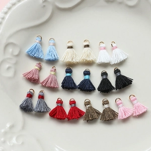 Mini Kontrastfarbene Baumwollfaden Quasten Anhänger Mit Legierungsring Handgefertigter Schmuck Zubehör DIY Quasten Anhänger