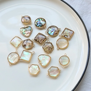 Pendentifs géométriques en nacre d'abalone dorés pour la création de bijoux DIY élégants