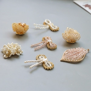 Exquisite Perlenblumen und Zirkon-Schleifen-Anhänger für DIY-Schmuck und Ohrringzubehör