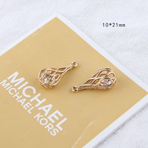 Detail of 10x21mm 18K gold-plated teardrop mesh pendants with sparkling zircon stone