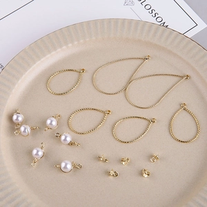 18K vergoldete Tropfen-Perlenanhänger und gedrehte Metallrahmen für DIY-Ohrring-Handwerk