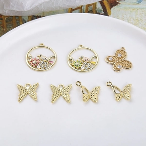 Goldenes Legierungs-Set mit Vogelkranz und Schmetterlingsanhängern für DIY-Schmuck