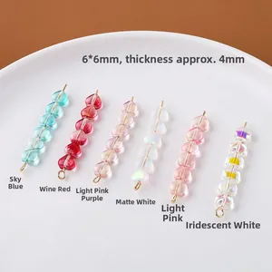 Détail de perles de verre en forme de cœur 6x6 mm multicolores pour création de bijoux