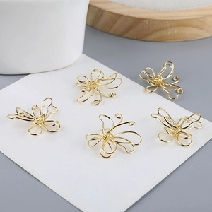 Set de 5 dijes de mariposa en hilo de cobre bañado en oro 18K para creación de joyas