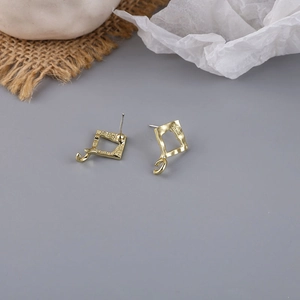 Detailed close-up showing the S925 hallmark on gold geometric pearl bow earrings