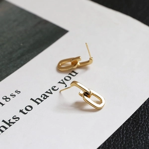 Detailed close-up of gold-plated wreath C-shape hoop earrings on a minimalist card