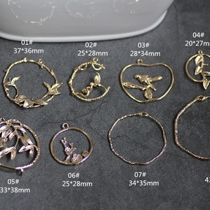 Set de dijes de aves y flores bañados en oro de 18K para joyería y accesorios DIY