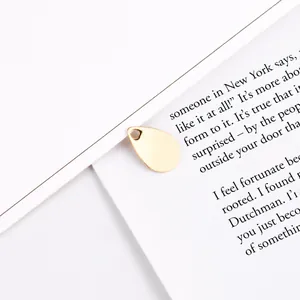 Detail van een 18K vergulde druppelhanger voor DIY sieraden maken en ontwerp