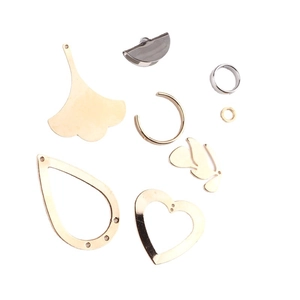 Gold- und Silber-DIY-Schmuckanhänger in Herz-, Ginkgoblatt- und Tropfenform