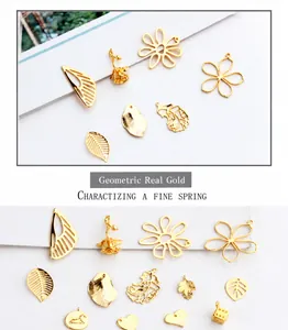 Vue détaillée de breloques dorées en forme de fleurs et de feuilles pour bijoux DIY