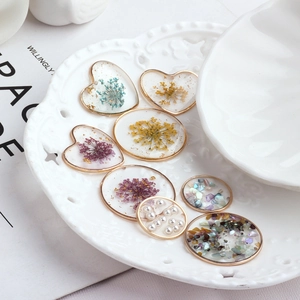 Handmade Alloy Resin Dried Flower Pendants For Jewelry Making DIY Heart Round Charms With Gold Foil Artificial Pearl Shell Decorations