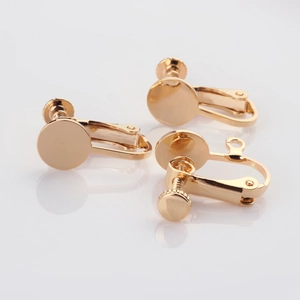 Clip per orecchini a vite placcate in oro con base piatta e anello per gioielli DIY