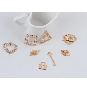 Golden alloy DIY jewelry pendants in geometric heart and key shapes for necklaces