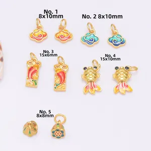 Pendentifs traditionnels chinois dorés avec motifs nuages et carpes koi pour bijoux DIY