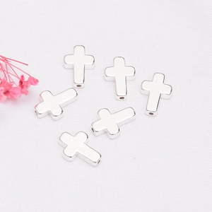 Cuentas espaciadoras de cruz de metal plateado pulido para joyería y pulseras