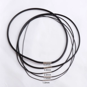 Cinq cordons en cuir noir de 1,0mm à 4,0mm avec fermoirs magnétiques argentés