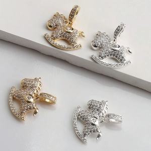Pendentif Cheval à Bascule Plqué Or 14K Avec Incrustation de Zirconia Cuivre Charme d'Animal pour la Fabrication de Bijoux