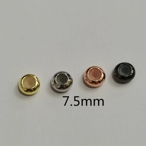 Λεπτομέρεια από χάντρες σιλικόνης 7,5mm σε χρυσό και ασήμι για χειροποίητα κοσμήματα