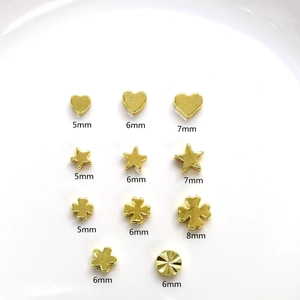 Assortimento di perline distanziatrici 18K placcate oro a forma di cuore e stella per gioielli