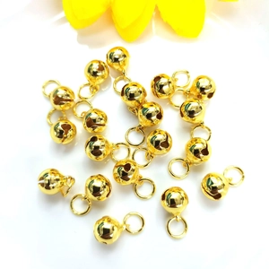 Pendentifs clochettes dorées 14K de 8mm pour la création de bijoux DIY de luxe.