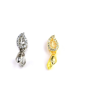 Leaf-shaped 18k gold plated pendant clasp with micro-set zircon in gold and silver finish