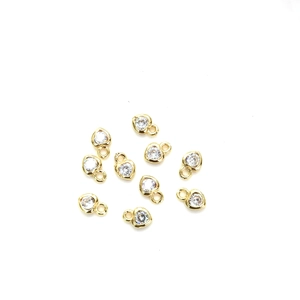 Set mit zehn 14k vergoldeten Herzanhängern mit klarem Zirkonia für die DIY Schmuckherstellung